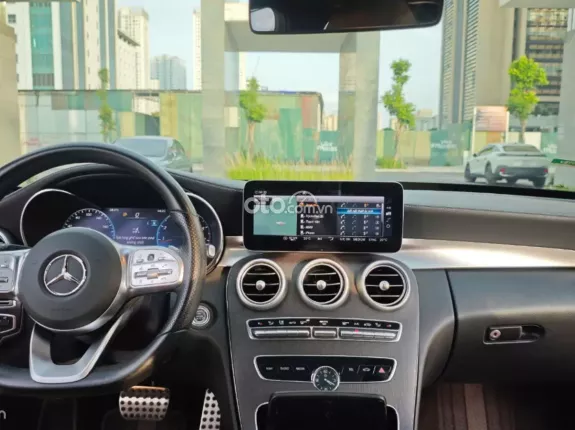 Mercedes-Benz GLC 300 4Matic 2020 - Phiên bản 4Matic mạnh mẽ, đầy đủ tiện nghi