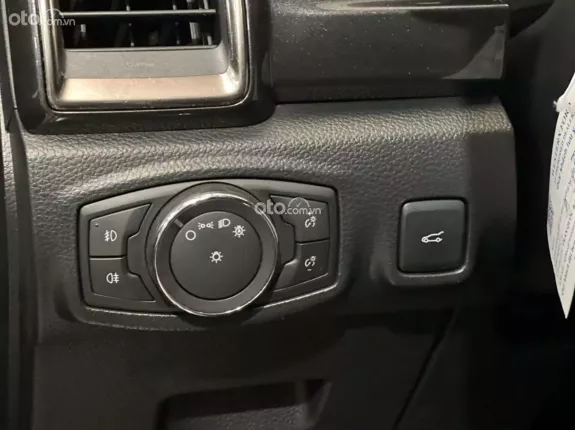 Ford Everest 2.0L ST5 6AT 2WD Titanium 2018 - Xe địa hình mạnh mẽ, phù hợp mọi cung đường