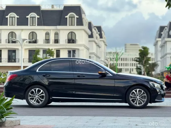 Mercedes-Benz C200 2.0 AT 2016 - Odo 7 vạn km