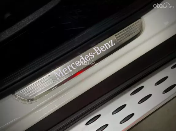 Mercedes-Benz GLC 300 4Matic 2018 - Xe đẹp, ODO thấp, giá cực tốt