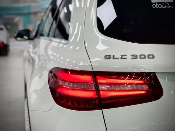 Mercedes-Benz GLC 300 4Matic 2018 - Xe đẹp, ODO thấp, giá cực tốt