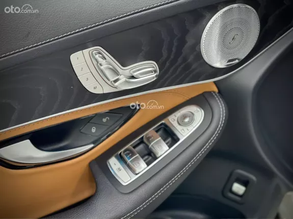 Mercedes-Benz GLC 300 4Matic 2018 - Xe đẹp, ODO thấp, giá cực tốt