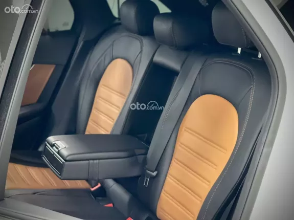 Mercedes-Benz GLC 300 4Matic 2018 - Xe đẹp, ODO thấp, giá cực tốt
