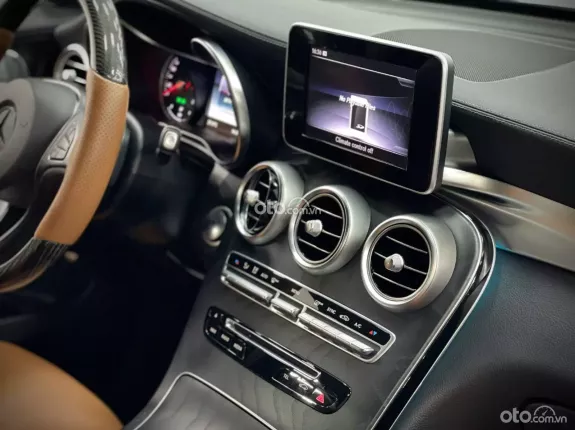 Mercedes-Benz GLC 300 4Matic 2018 - Xe đẹp, ODO thấp, giá cực tốt