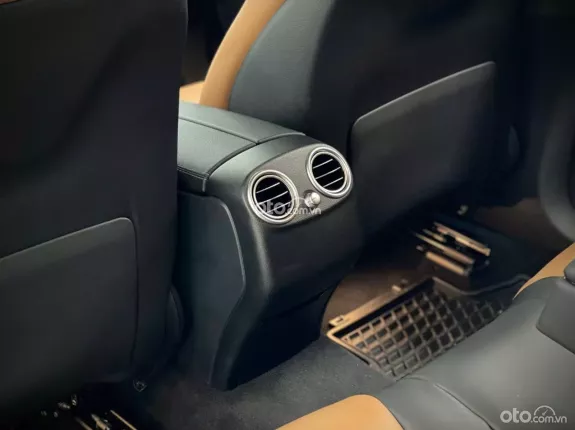 Mercedes-Benz GLC 300 4Matic 2018 - Xe đẹp, ODO thấp, giá cực tốt