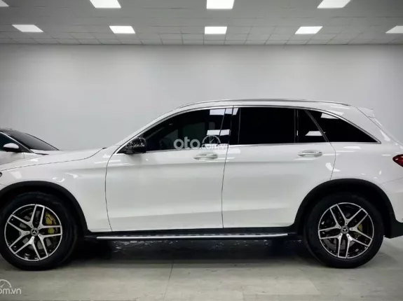 Mercedes-Benz GLC 300 4Matic 2018 - Xe đẹp, ODO thấp, giá cực tốt