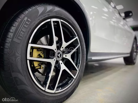 Mercedes-Benz GLC 300 4Matic 2018 - Xe đẹp, ODO thấp, giá cực tốt
