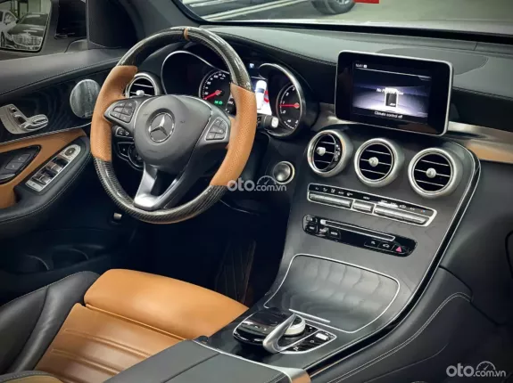 Mercedes-Benz GLC 300 4Matic 2018 - Xe đẹp, ODO thấp, giá cực tốt