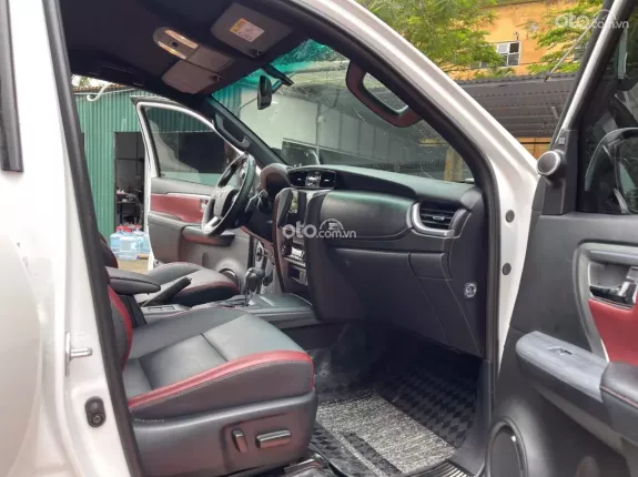 Toyota Fortuner 2.4 AT 4x2 Legender 2024 - Toyota Fortuner Legender 2.4L 4x2 AT 2024