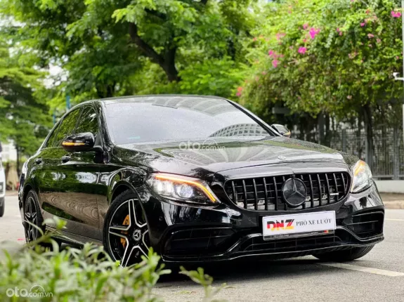 Mercedes-Benz C300 AMG 2020 - Màu Đen cực ngầu