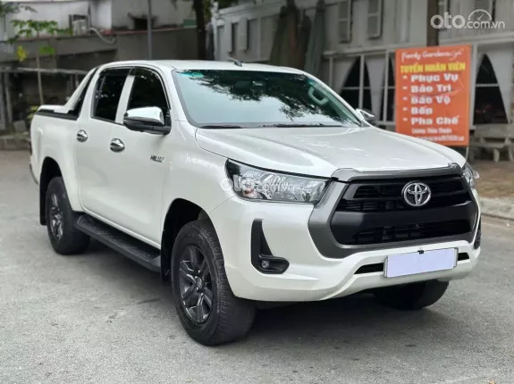 Toyota Hilux 2.4G 4x2 AT 2021 - Xe cũ chất lượng cao, full đồ chơi xịn sò