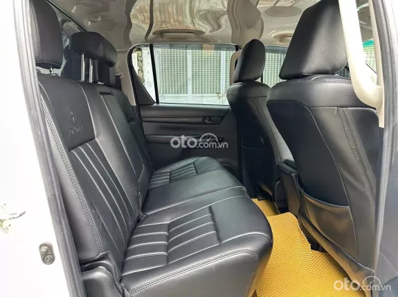 Toyota Hilux 2.4G 4x2 AT 2021 - Xe cũ chất lượng cao, full đồ chơi xịn sò