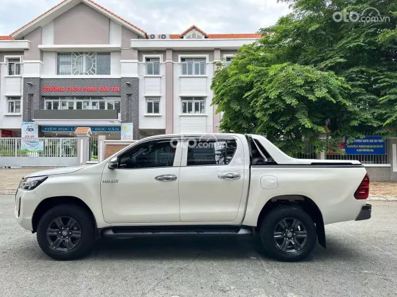 Toyota Hilux 2.4G 4x2 AT 2021 - Xe cũ chất lượng cao, full đồ chơi xịn sò