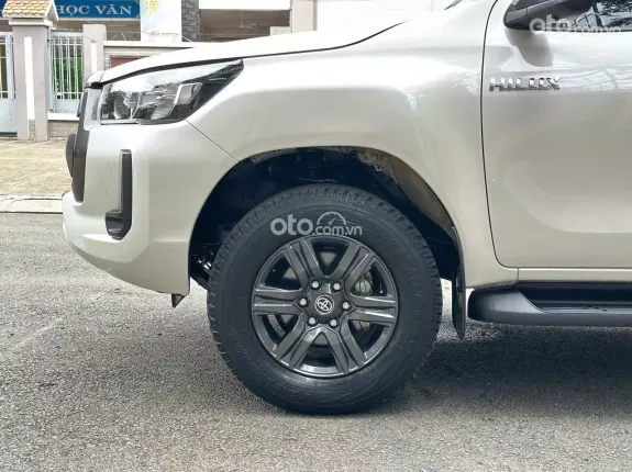 Toyota Hilux 2.4G 4x2 AT 2021 - Xe cũ chất lượng cao, full đồ chơi xịn sò