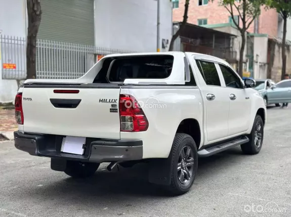 Toyota Hilux 2.4G 4x2 AT 2021 - Xe cũ chất lượng cao, full đồ chơi xịn sò