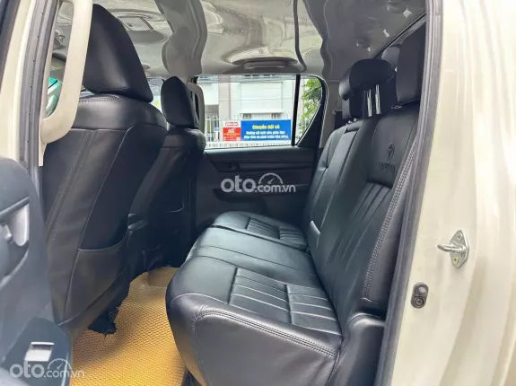 Toyota Hilux 2.4G 4x2 AT 2021 - Xe cũ chất lượng cao, full đồ chơi xịn sò