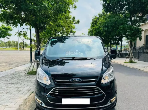 Ford Tourneo Titanium 2019 - Xe lướt đẹp như mới, odo thấp