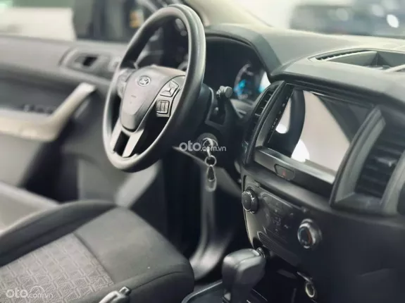 Ford Ranger XLS 2.2 4x2 AT 2019 - Xe lướt nhập khẩu Thái Lan còn mới 99%