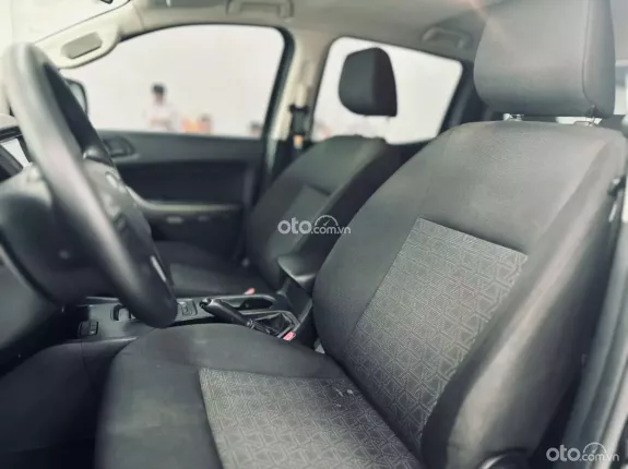 Ford Ranger XLS 2.2 4x2 AT 2019 - Xe lướt nhập khẩu Thái Lan còn mới 99%