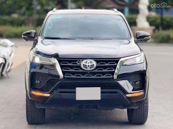 Toyota Fortuner 2.4 AT 4x2 Legender 2021 - SUV 7 chỗ sang trọng giá tốt nhất thị trường