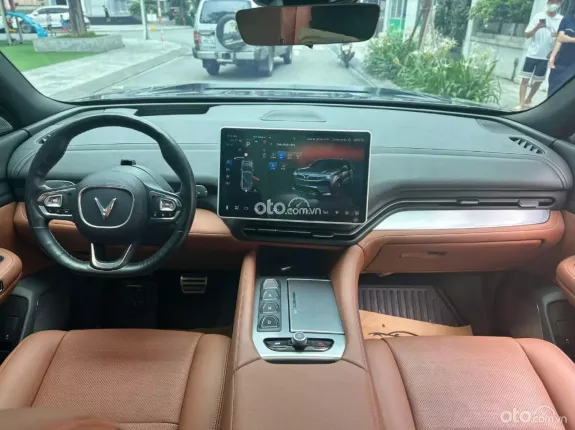 VinFast VF9 2024 - Xe đi ít, chủ thuê pin tiên phong giá tiêt kiệm