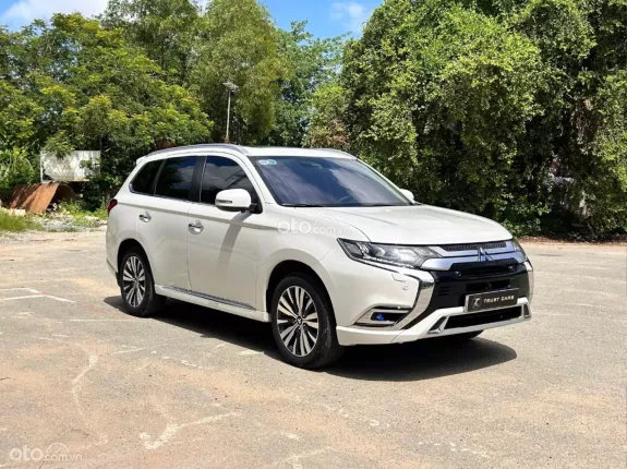 Mitsubishi Outlander 2.0 CVT Premium 2023 - Xe dành cho gia đình - Mới đi 3 vạn