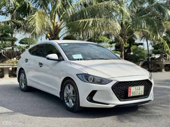 Hyundai Elantra 1.8 MT 2019 - Xe còn nguyên mùi nilon nhà máy, giá tốt thương lượng