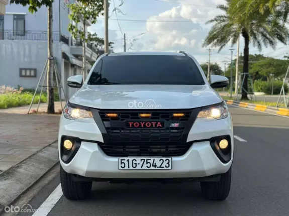 Toyota Fortuner 2.8V 4X4 AT 2018 - Chất xe còn đẹp, bao check