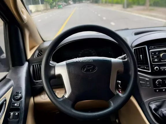 Hyundai Grand Starex 2.4 MT 2017 - Hyundai Grand Starex 2.4 MT 2017