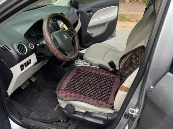 Mitsubishi Attrage 1.2L AT 2015 - Xe đẹp, máy số thân vỏ zin. K đâm va ngập nước. Có màn hình, cam lùi. Lốp mới, đăng kiểm mới