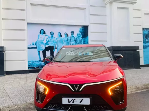 VinFast VF7 Plus 2025 - Ưu đãi 4%, miễn phí sạc, miễn phí trước bạ, hỗ trợ 50 triệu đổi xăng sang điện