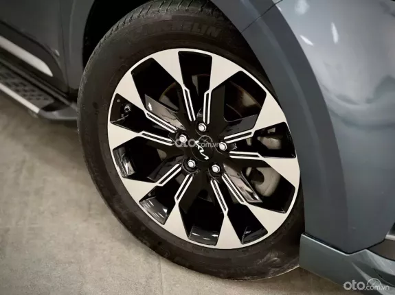 Kia Carnival 3.5G Signature 2022 - MPV cao cấp với thiết kế hiện đại và an toàn