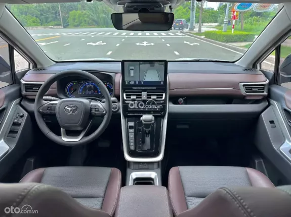 Toyota Innova Cross Hybrid 2023 - Xe gia đình 7 chỗ, màu trắng sang trọng