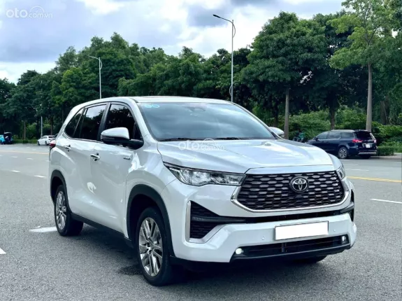 Toyota Innova Cross Hybrid 2023 - Xe gia đình 7 chỗ, màu trắng sang trọng