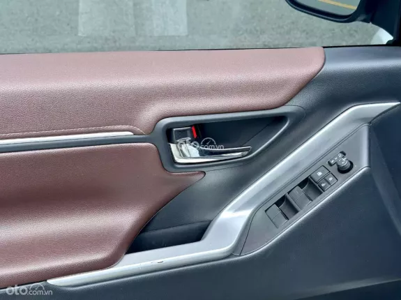 Toyota Innova Cross Hybrid 2023 - Xe gia đình 7 chỗ, màu trắng sang trọng