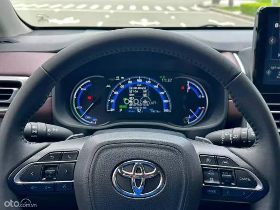 Toyota Innova Cross Hybrid 2023 - Xe gia đình 7 chỗ, màu trắng sang trọng