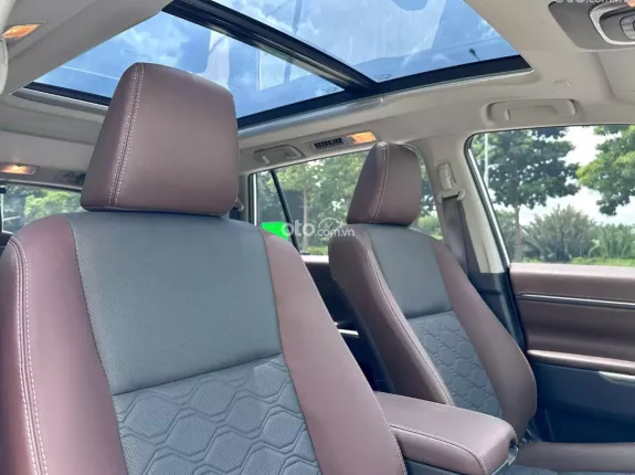 Toyota Innova Cross Hybrid 2023 - Xe gia đình 7 chỗ, màu trắng sang trọng