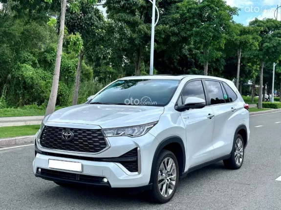 Toyota Innova Cross Hybrid 2023 - Xe gia đình 7 chỗ, màu trắng sang trọng