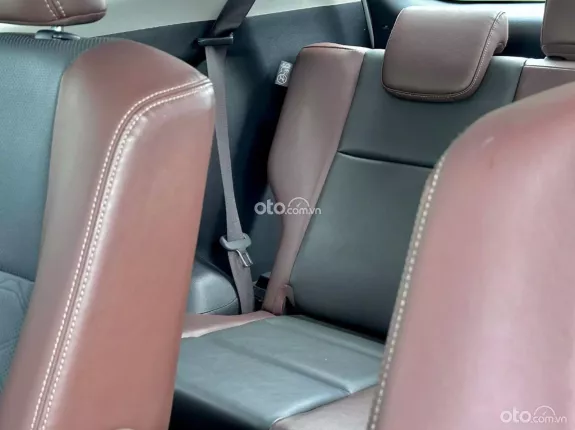 Toyota Innova Cross Hybrid 2023 - Xe gia đình 7 chỗ, màu trắng sang trọng