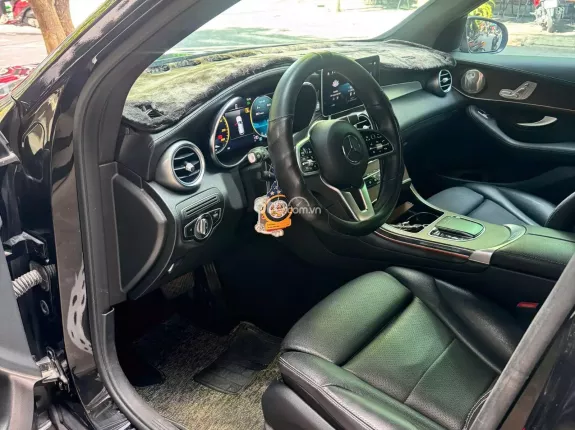 Mercedes-Benz GLC 200 V1 2021 - Xe chủ đi giữ, chất xe còn đẹp