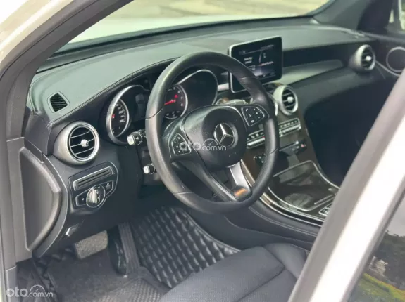 Mercedes-Benz GLC 200 4Matic 2018 - Xe 1 chủ mua mới từ đầu bao check thoải mái