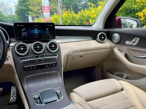 Mercedes-Benz GLC 200 4Matic 2021 - Xe còn đẹp, nước sơn bóng, check thoải mái
