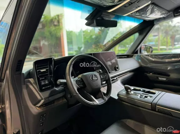 Lexus LM500h 6 ghế 2025 - Phiên bản nâng cấp, bổ sung vật liệu giảm rung và cách âm