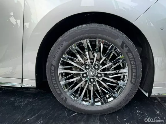 Lexus LM500h 6 ghế 2025 - Phiên bản nâng cấp, bổ sung vật liệu giảm rung và cách âm
