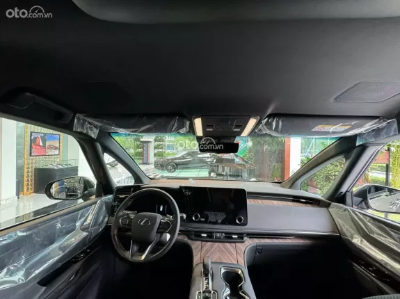 Lexus LM500h 6 ghế 2025 - Phiên bản nâng cấp, bổ sung vật liệu giảm rung và cách âm