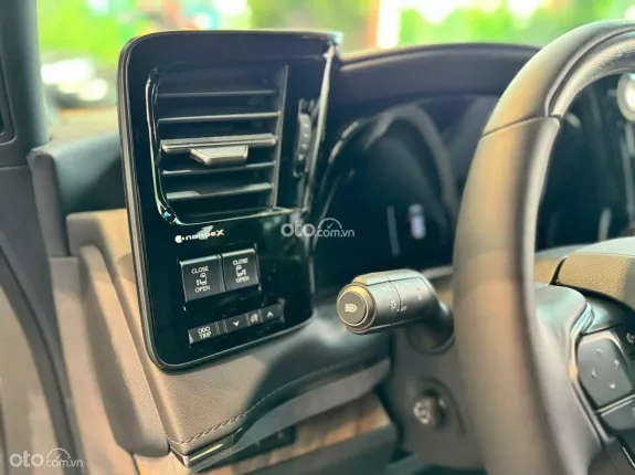 Lexus LM500h 6 ghế 2025 - Phiên bản nâng cấp, bổ sung vật liệu giảm rung và cách âm