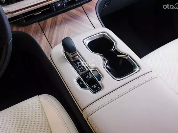 Lexus LM500h 6 ghế 2025 - Phiên bản nâng cấp, bổ sung vật liệu giảm rung và cách âm