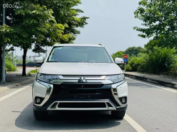 Mitsubishi Outlander 2.0 CVT Premium 2021 - Đủ hồ sơ sang tên, giá tốt thương lượng