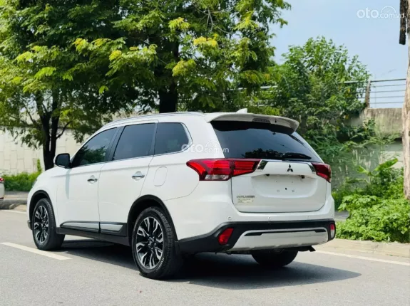 Mitsubishi Outlander 2.0 CVT Premium 2021 - Đủ hồ sơ sang tên, giá tốt thương lượng