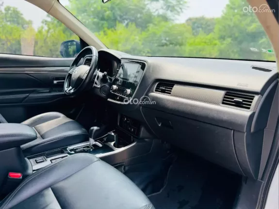 Mitsubishi Outlander 2.0 CVT Premium 2021 - Đủ hồ sơ sang tên, giá tốt thương lượng
